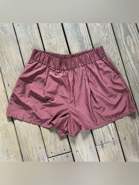 XL Express Stylist Super High Waisted Pleated Pull On Shorts.Chic, boho carefree